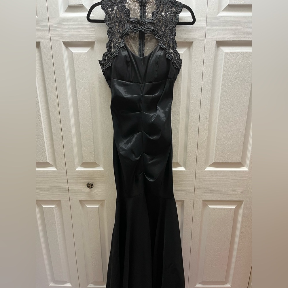 Floor length mermaid fit with high slit. Flattering cut out and high zip neck